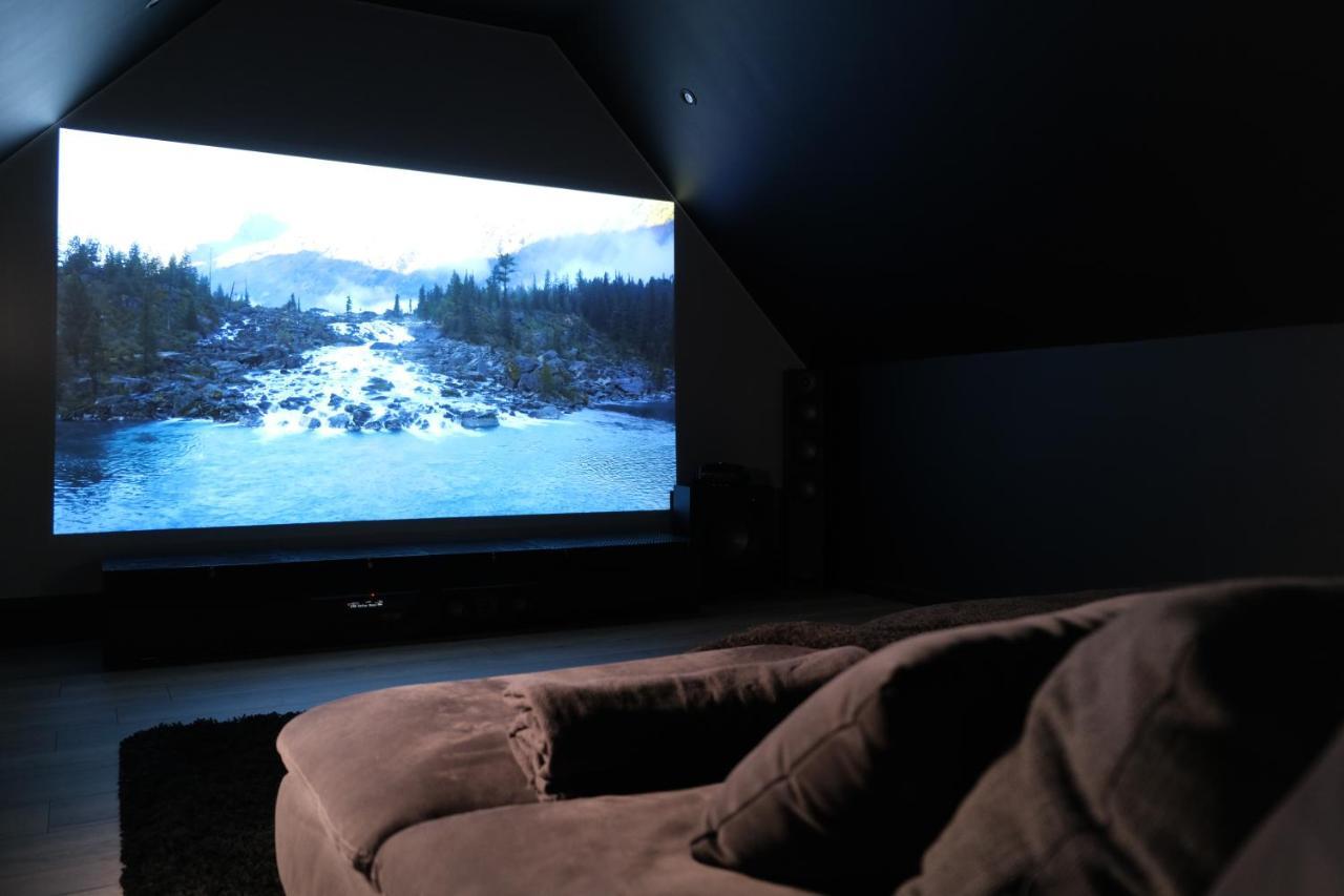 Home Family Cinema 세클린 외부 사진